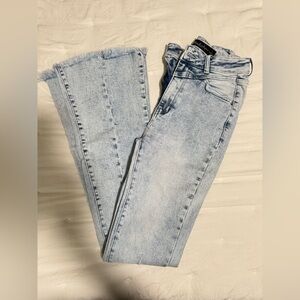 Light acid wash Frayed Hem Women Jeans